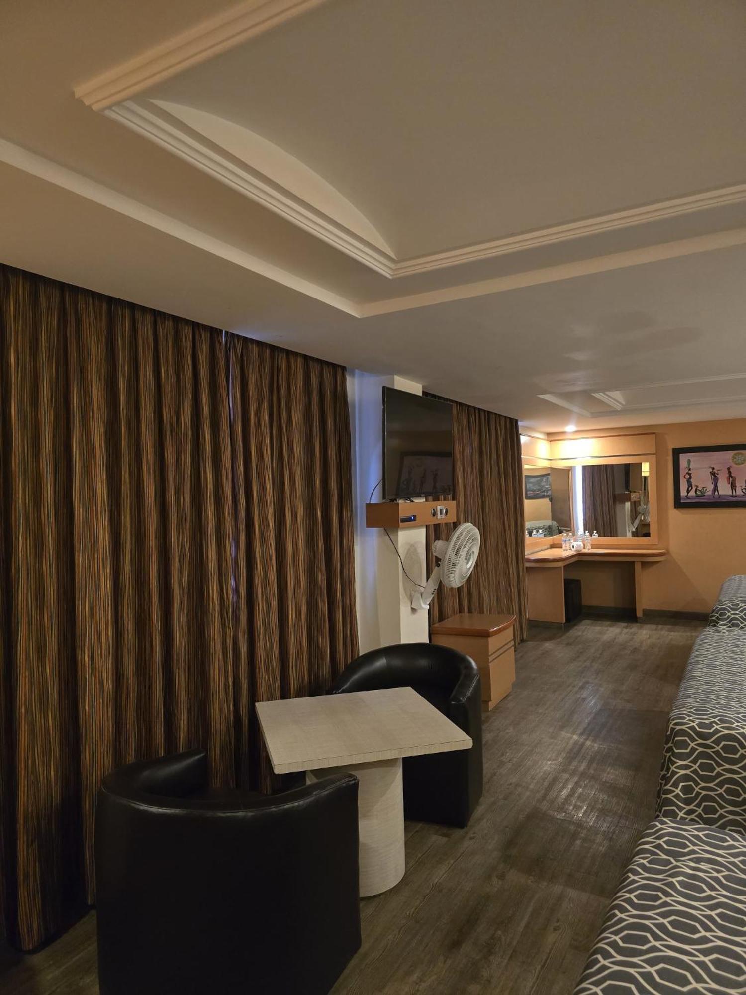 Hotel Y Villas Gran Via 멕시코 시 외부 사진