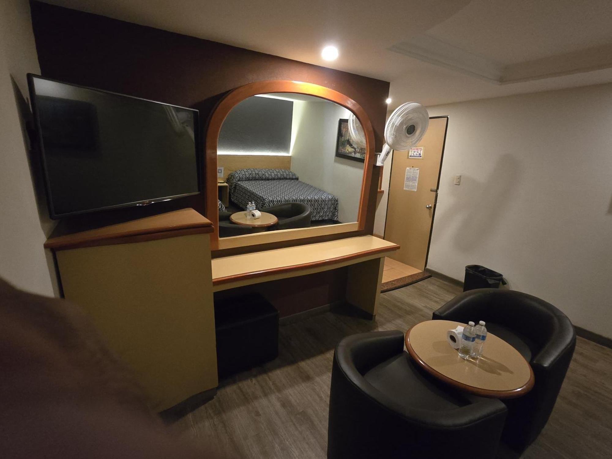 Hotel Y Villas Gran Via 멕시코 시 외부 사진